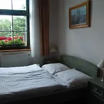 Kaminek 3*